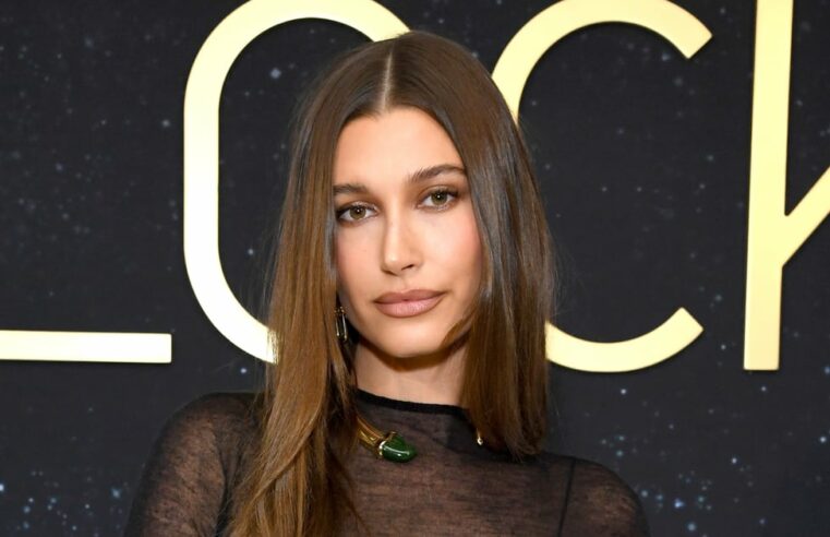 Hailey Bieber e Kim Kardashian usaram roupas pretas combinando