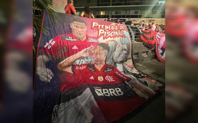 João Gomes ganha bandeira personalizada de torcida organizada do Flamengo – Flamengo – Notícias e jogo do Flamengo