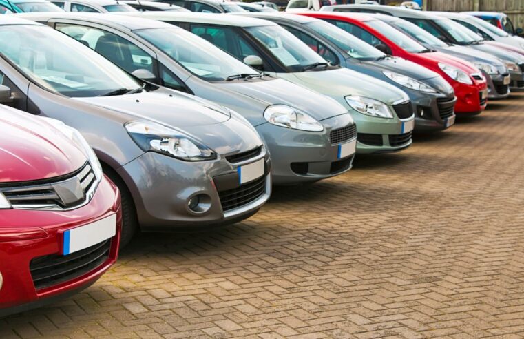 Juros altos e carros mais caros devem seguir derrubando vendas em 2023
