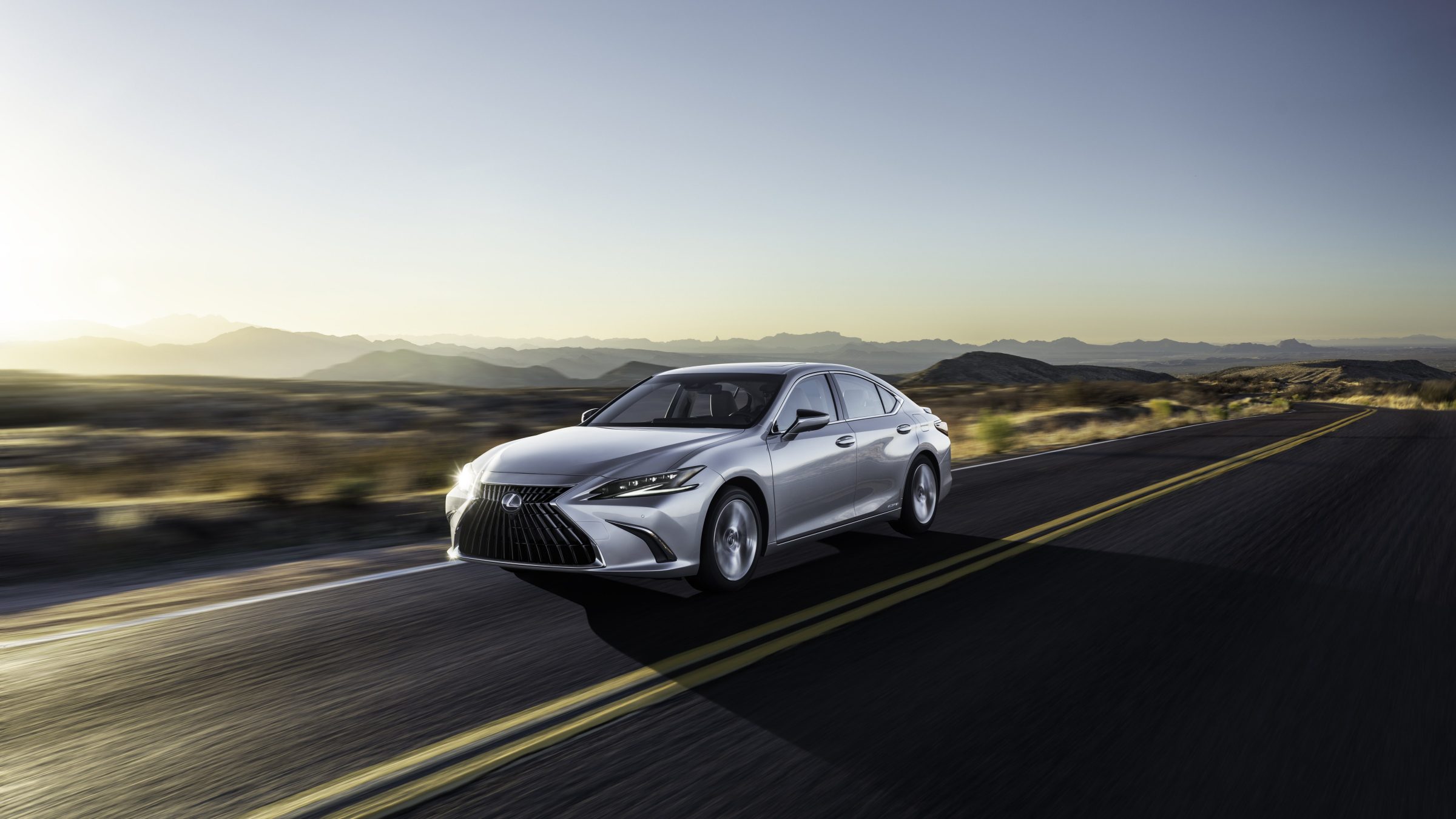 Lexus ES300h e UX250h chegam à linha 2023;  veja o que mudou