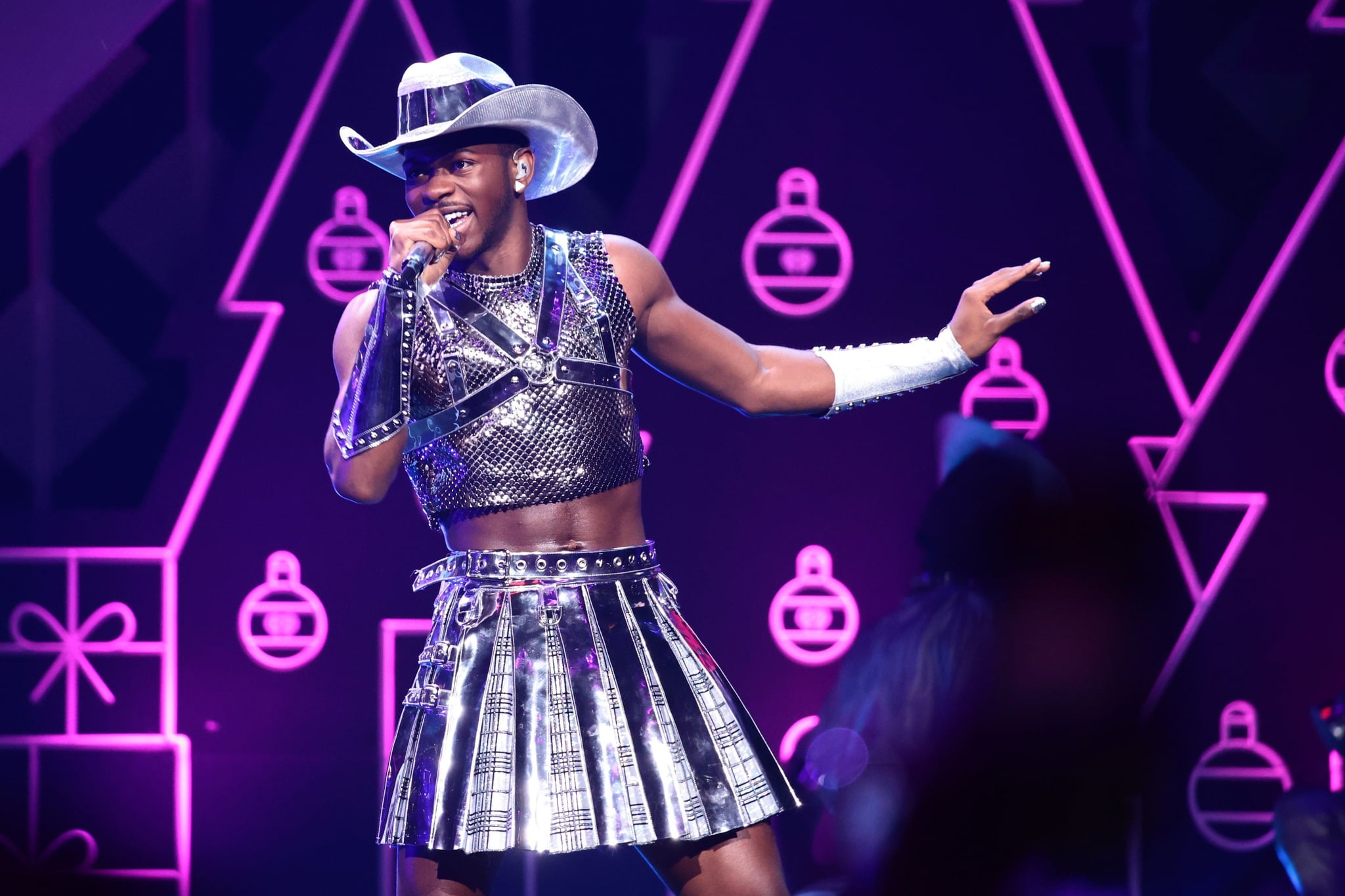 Lil Nas X se apresenta no palco durante iHeartRadio Z100 Jingle Ball 2021