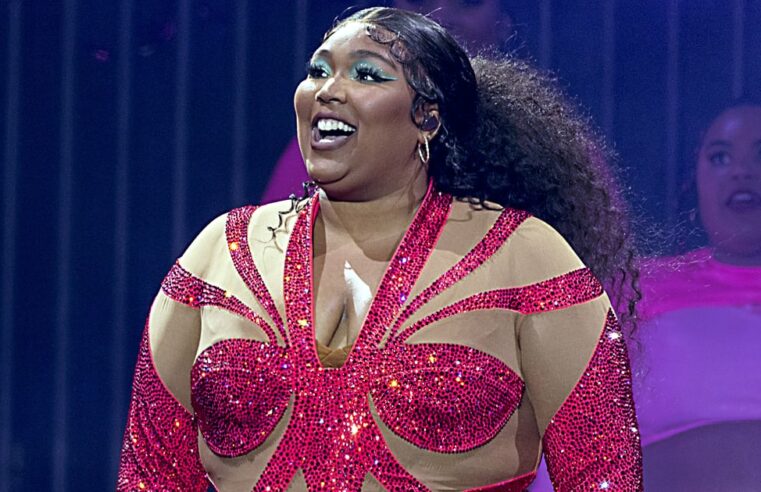 Lizzo usa legging rosa Yitty no aniversário de 21 Savage