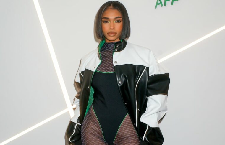 Lori Harvey usa LaQuan Smith para Cash By Cash App Catsuit