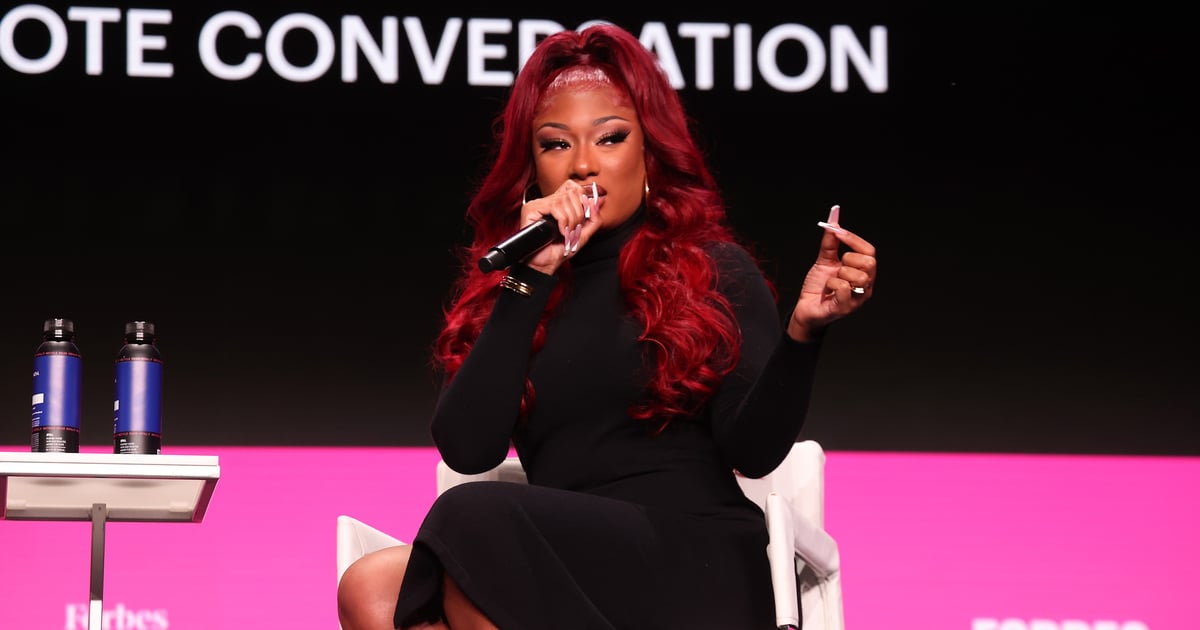 Megan Thee Stallion está pronta para o outono em vestido de gola alta