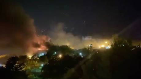 Prisão iraniana é incendiada em meio a protestos (VÍDEOS)