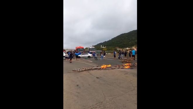 Protestos de caminhoneiros por vitória de Lula bloqueiam rodovias