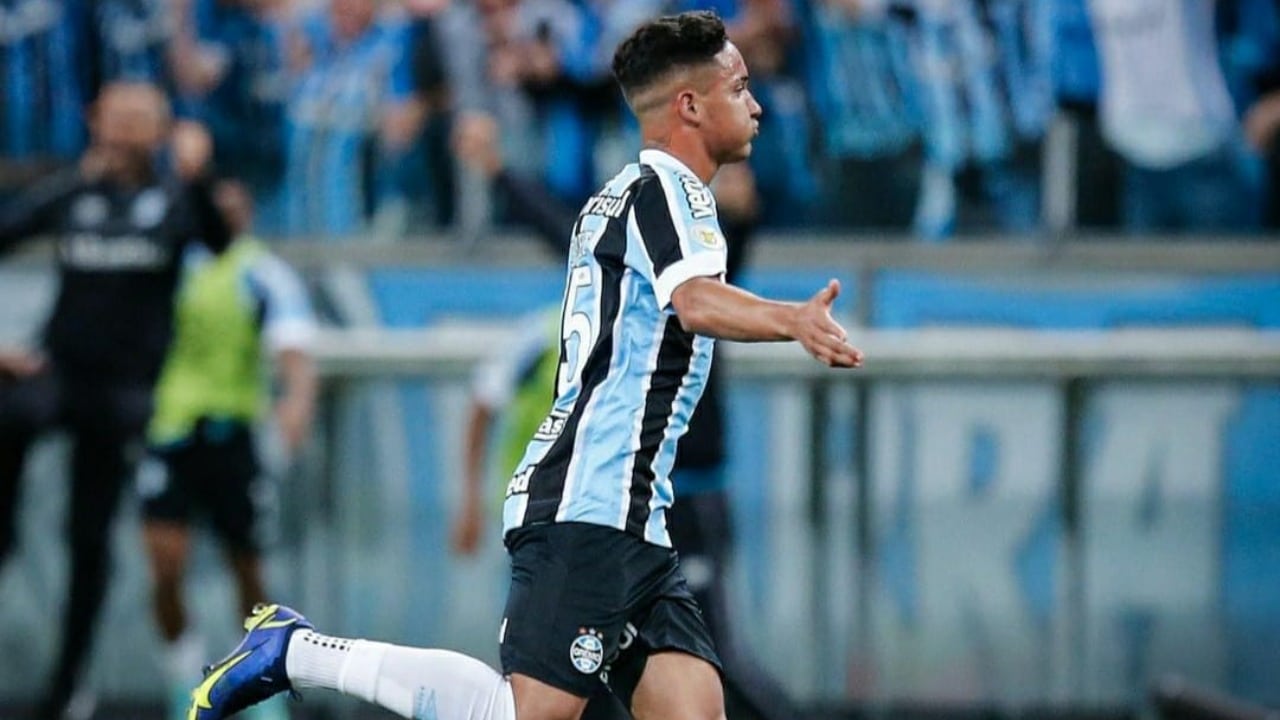 Romildo Bolzan dá detalhes da lesão de Jhonata Robert no Grêmio