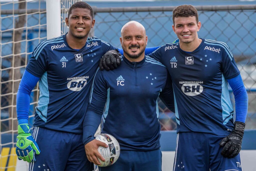 Ronaldo não perde tempo e Pezzolano ganha novo goleiro nos treinos do Cruzeiro