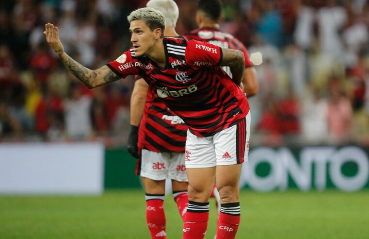 Três gols de Pedro colocam ele em lista atrás de jogador do Flamengo