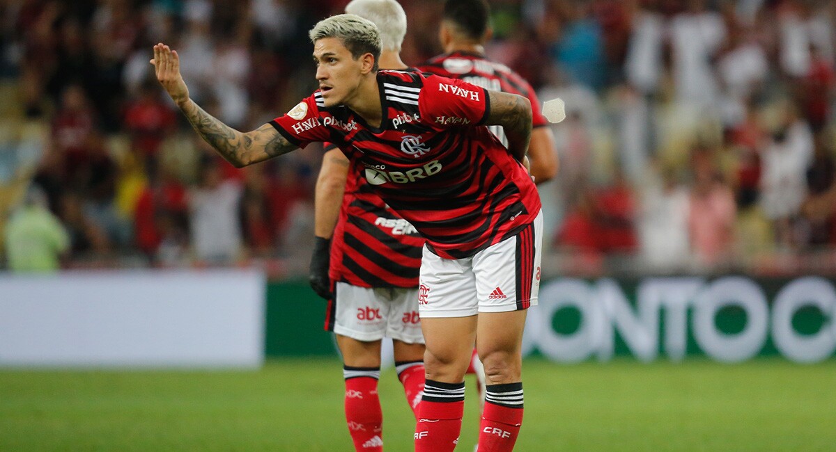 Três gols de Pedro colocam ele em lista atrás de jogador do Flamengo