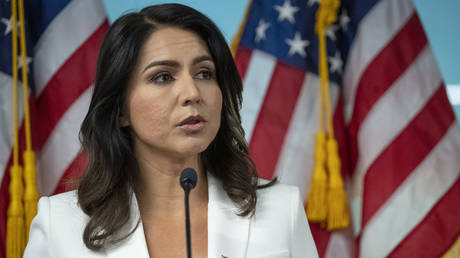 Tulsi Gabbard deixa democratas ‘belicistas’