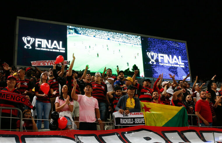 Viu essa? Final da Copa do Brasil 2022 teve confusão entre torcidas do Flamengo e do Corinthians