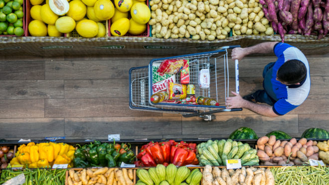 Por que comida e bebida são um dos vilões dos preços?