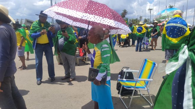 Como é o dia de manifestantes acampados no QG do Exército em Brasília