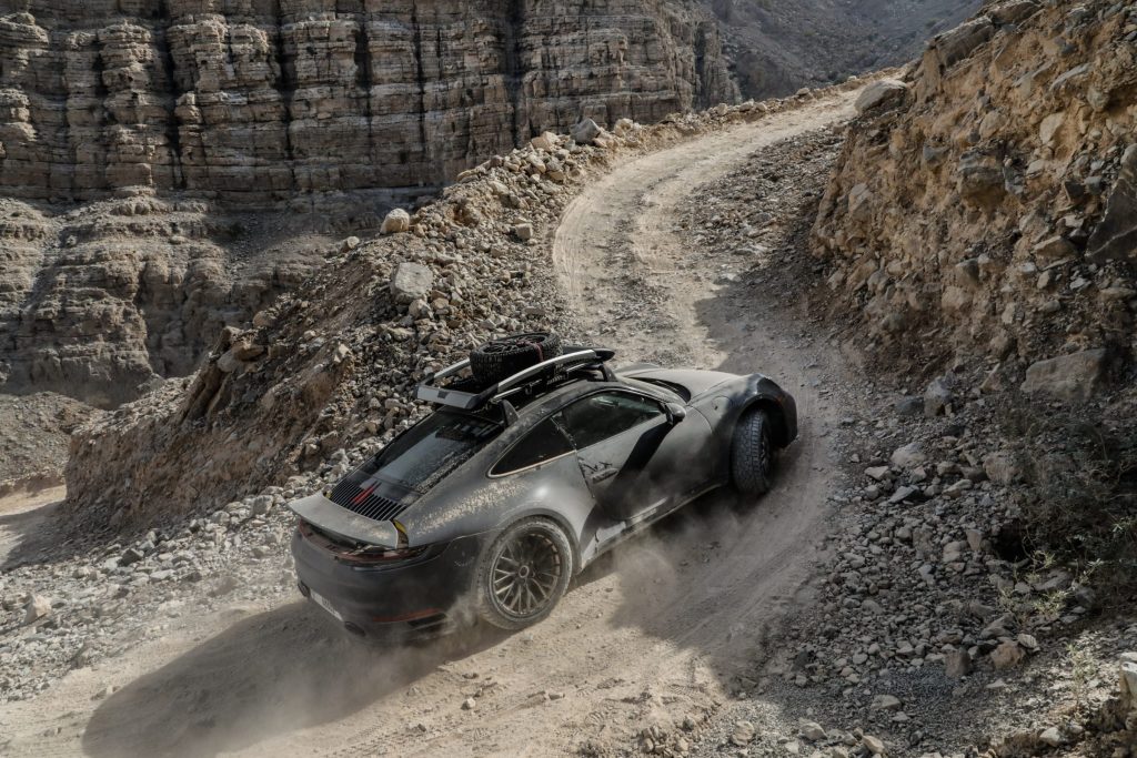 Confira os detalhes da nova versão do Porsche 911. O esportivo foi transformado em um SUV com capacidade para o off-road