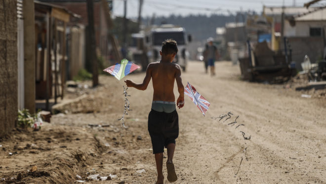 Brasil derrubou a extrema pobreza em 2020. O que houve depois