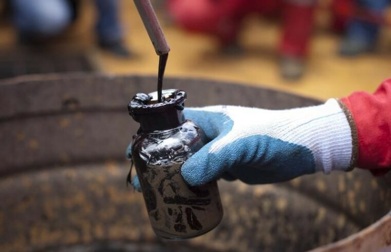 Produção de petróleo da Rússia cairá 1,4 mi bpd em 2023 com sanções, diz IEA Por Reuters