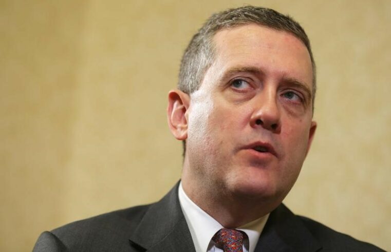 Bullard diz que Fed ainda tem muito o que fazer em relação às altas de juros Por Reuters