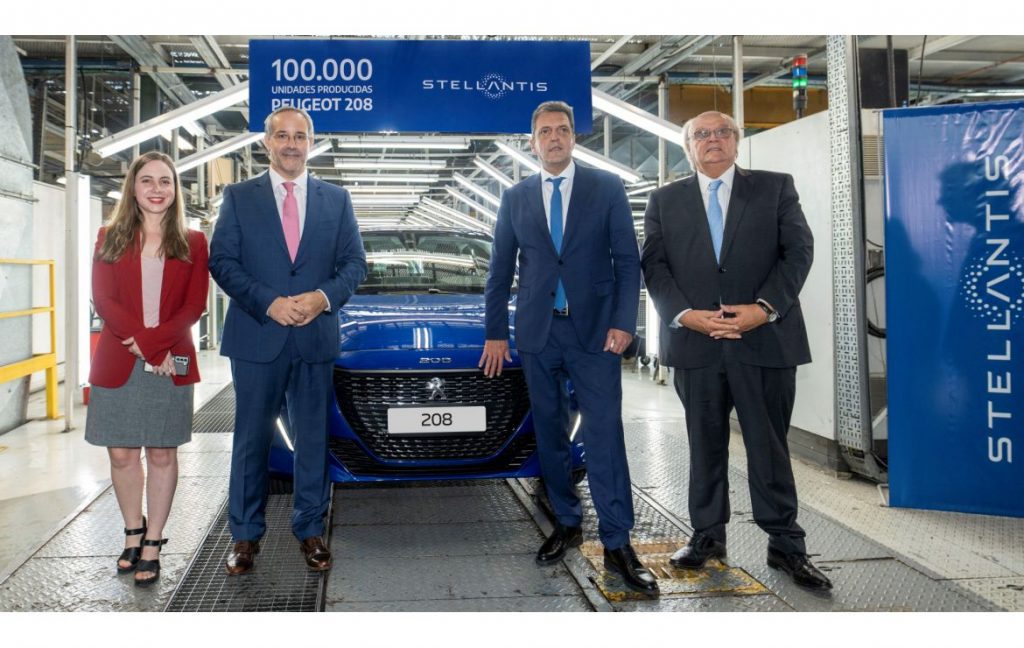 O hatch Peugeot 208 acaba de alcançar o marco de 100 mil unidades produzidas na Argentina