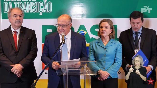 Alckmin anuncia deputados e senadores da equipe de transição