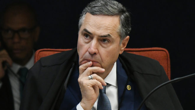 Seis senadores apresentam pedido de impeachment contra Barroso