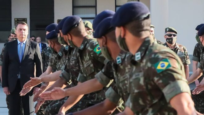 Bolsonaro recebe comandantes das Forças Armadas no Alvorada