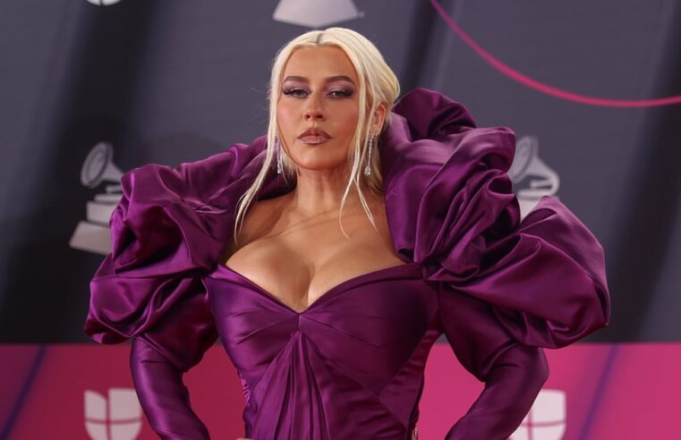 Christina Aguilera arrasa de roxo no Grammy Latino