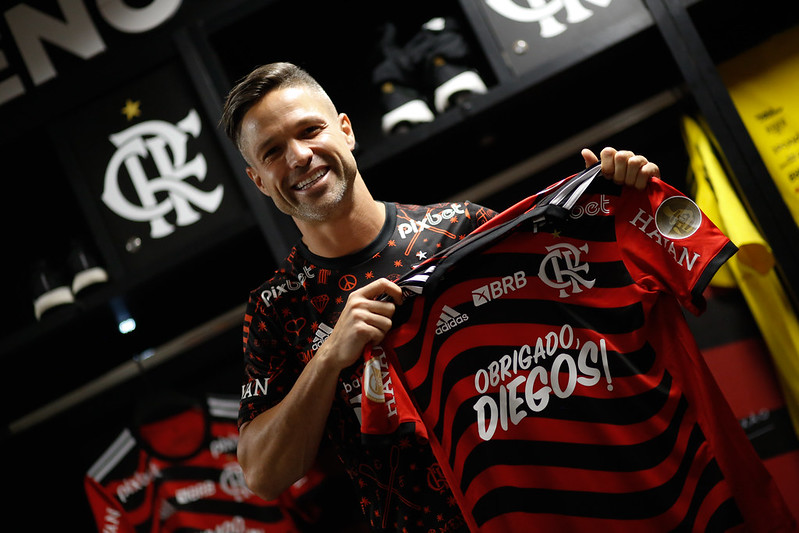 Diego agradece o carinho, mas nega panela no Flamengo