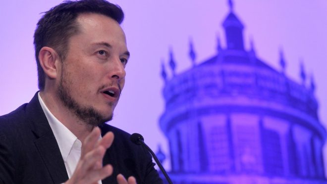 Elon Musk diz que irá revisar contas suspensas de políticos brasileiros