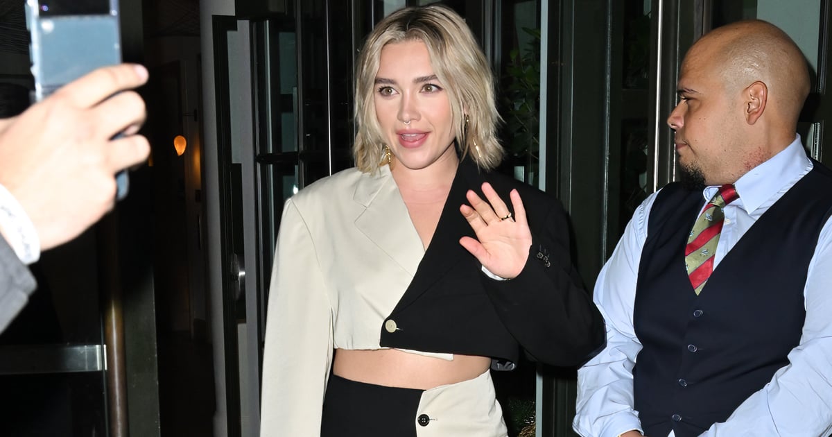 Florence Pugh usa botas incompatíveis e micro minissaia