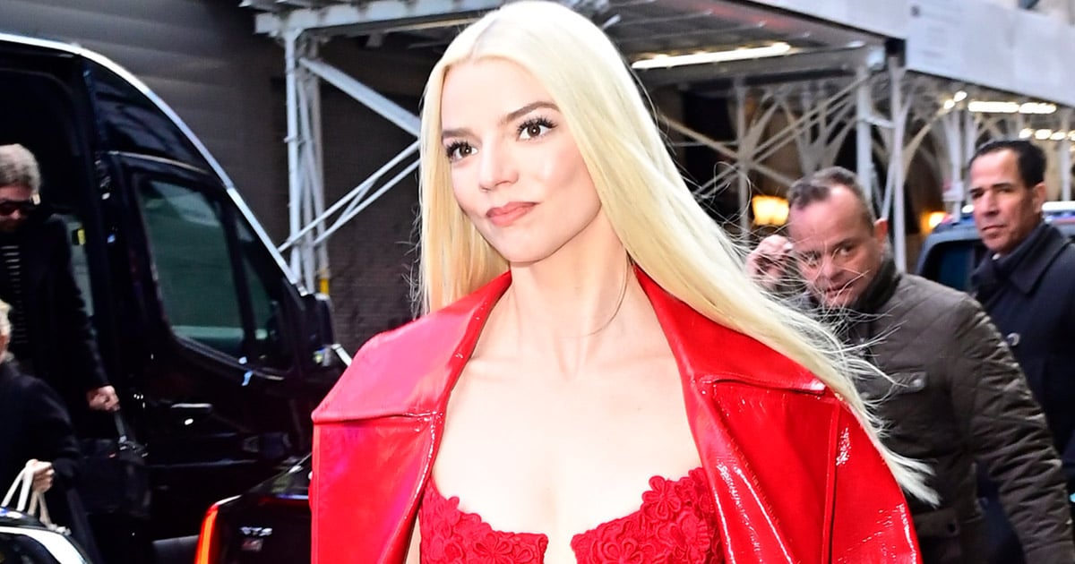 Fotos do vestido babydoll vermelho Anya Taylor-Joy