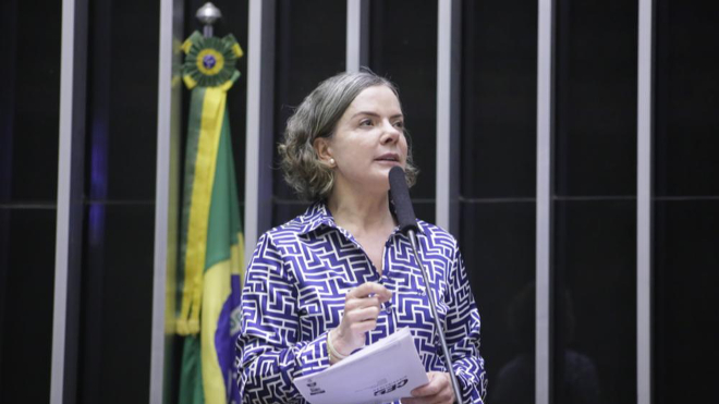 Gleisi diz que Lula não deve anunciar ministros nesta semana