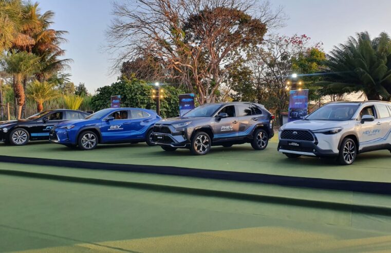 Híbridos e elétricos inéditos da Toyota estão expostos em SP;  saiba mais