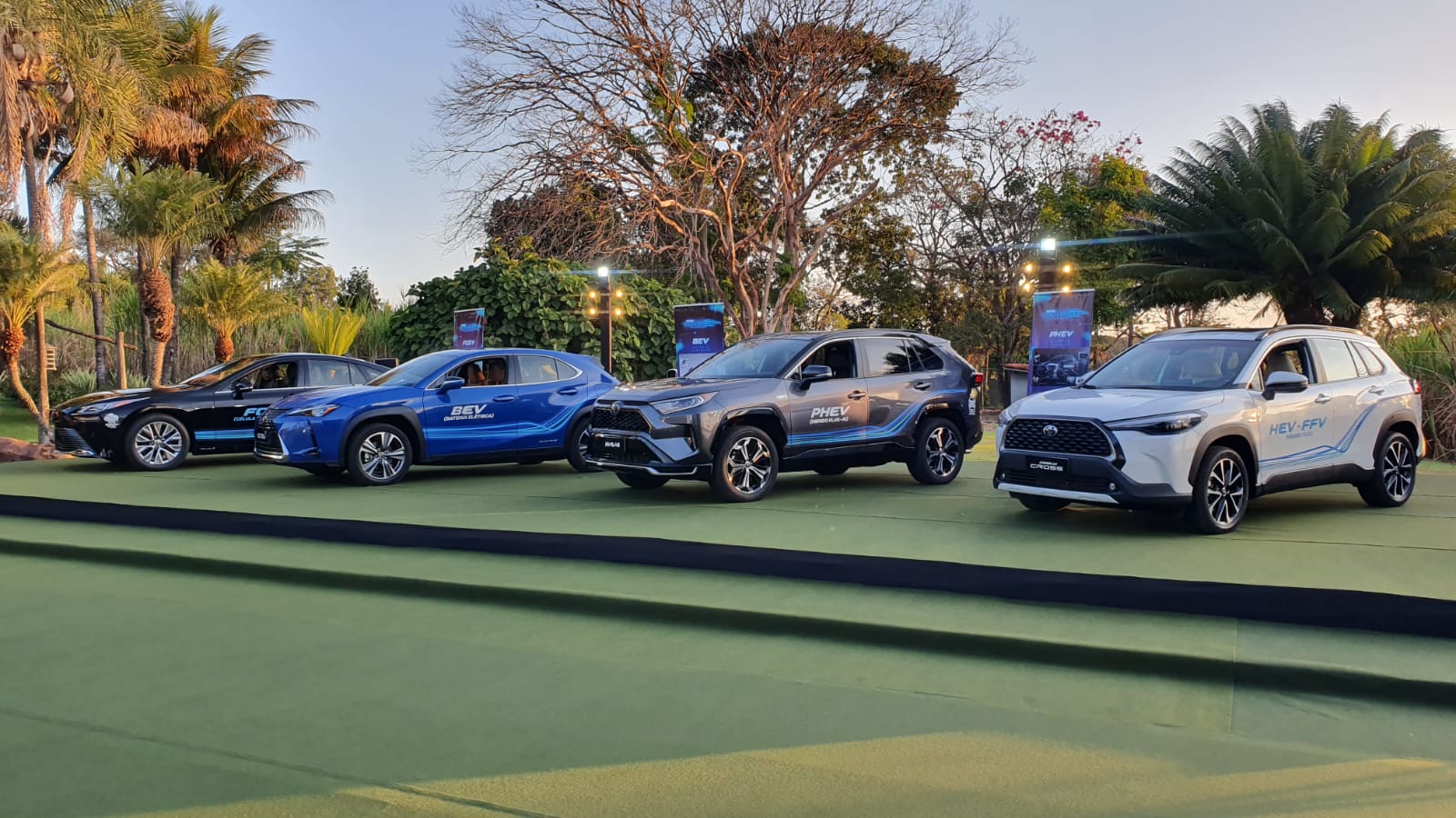 Híbridos e elétricos inéditos da Toyota estão expostos em SP;  saiba mais