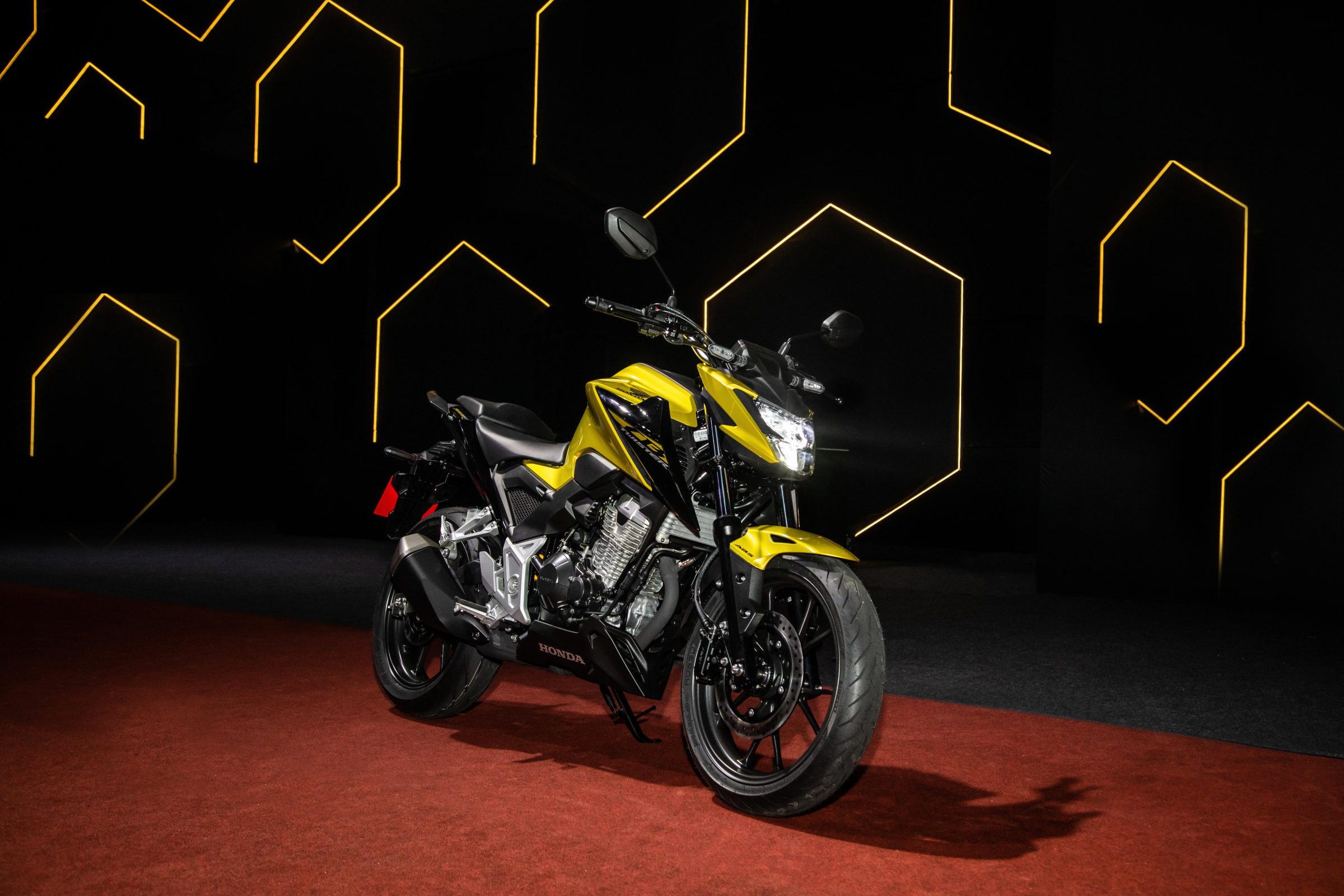 Honda CB 300F Twister e mais duas motos são confirmadas para o Brasil