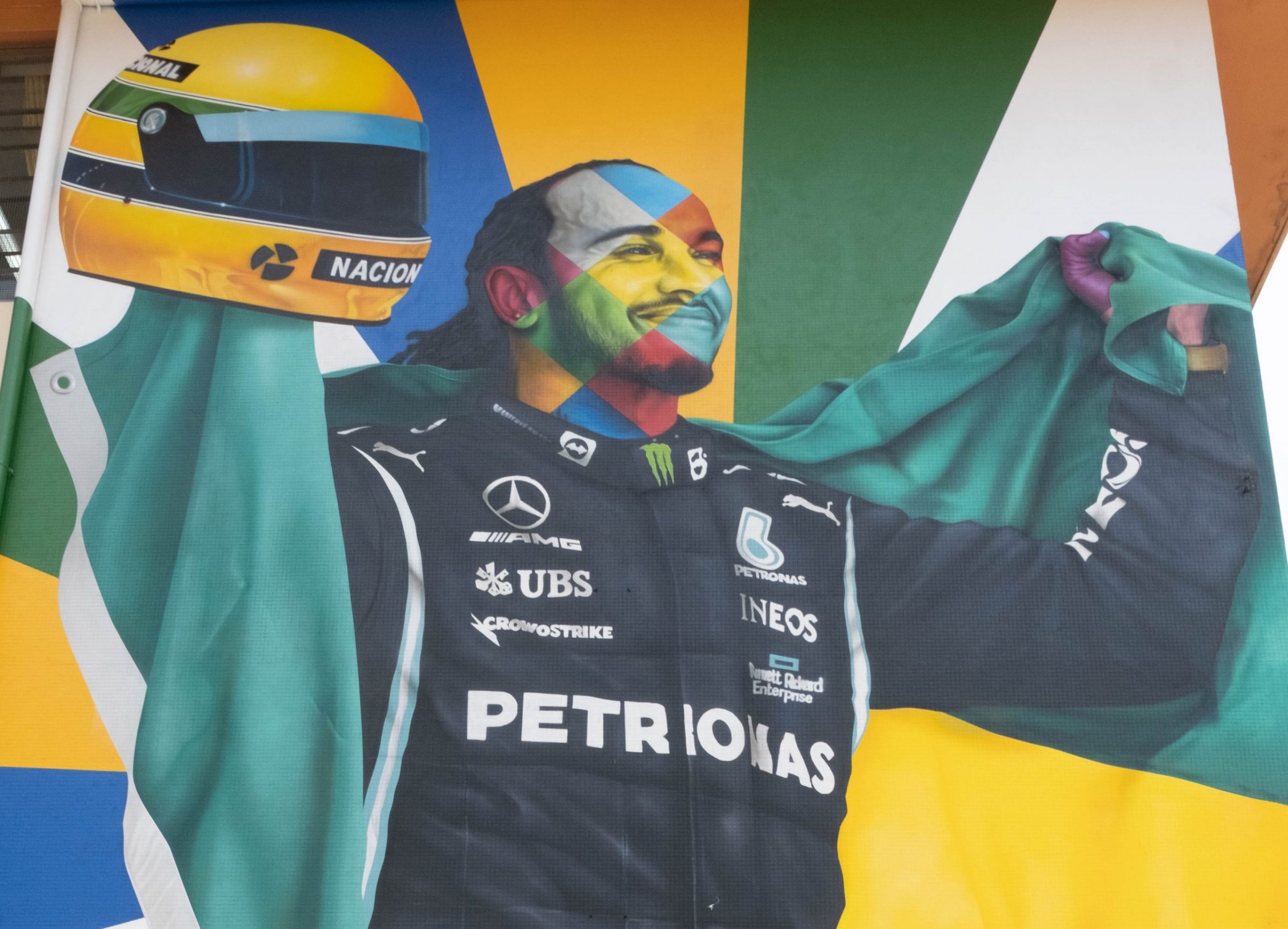 Lewis Hamilton ganha mural do artista brasileiro Kobra em São Paulo