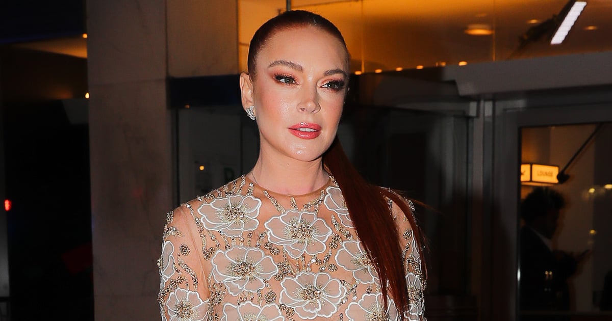 Lindsay Lohan: Vestido transparente na estreia de Falling For Christmas