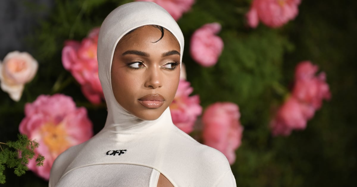 Lori Harvey usa vestido balaclava off-white no Baby2Baby Gala