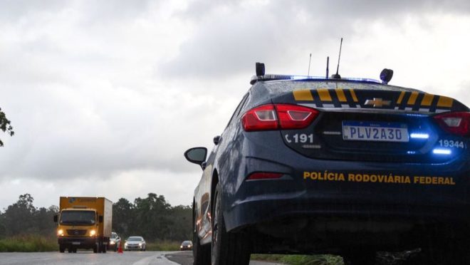 Manifestantes voltam a bloquear rodovias federais, diz PRF