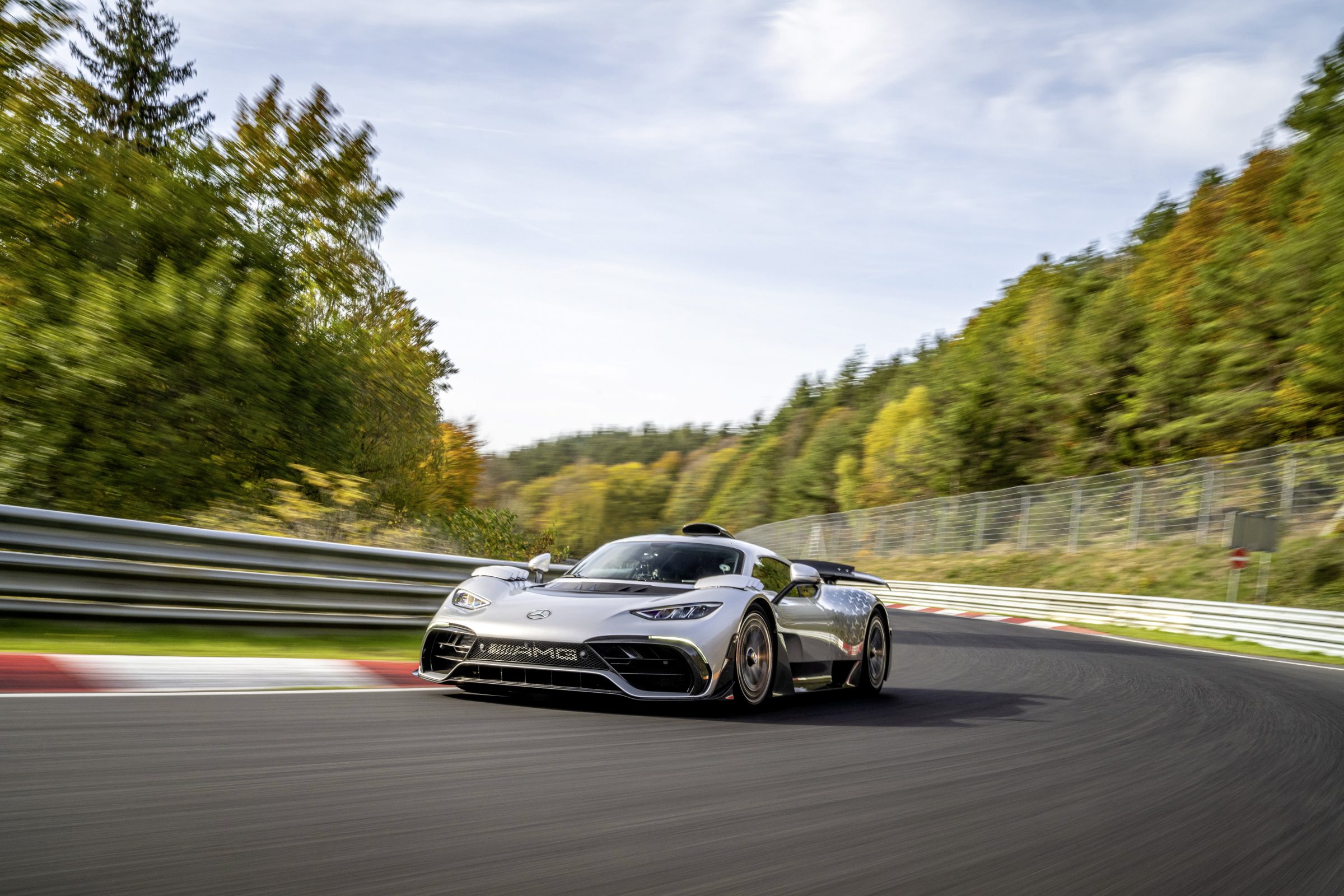 Mercedes-AMG One supera Porsche e bate recorde em Nürburgring