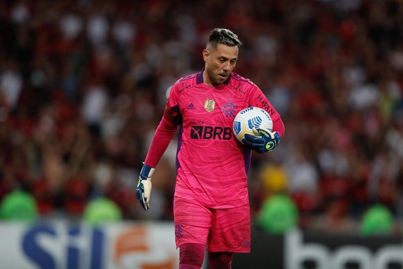 Mundo inteiro de olho, Diego Alves fala sobre interesse internacional