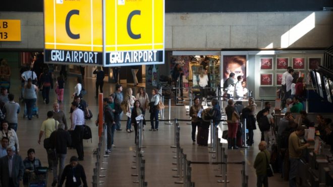 Protesto bloqueia parcialmente rodovia perto do Aeroporto de Guarulhos