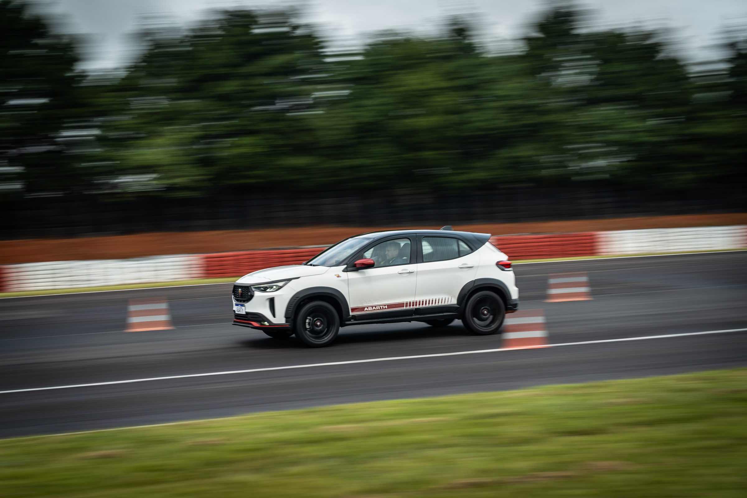 Pulse Abarth estreia no Brasil;  veja preços e equipamentos do esporte