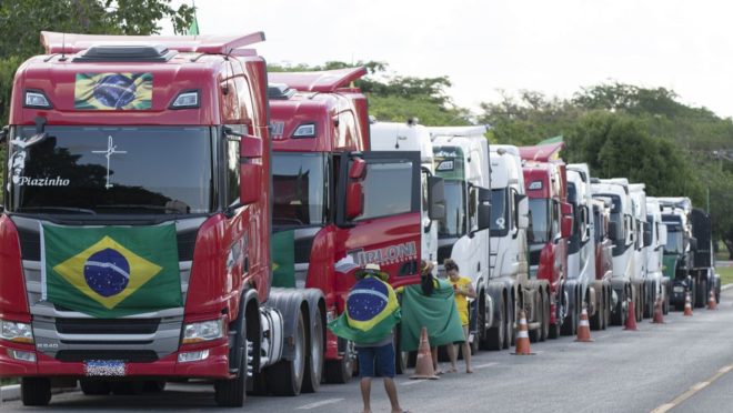 Rodovias federais têm 4 pontos com bloqueios, diz PRF