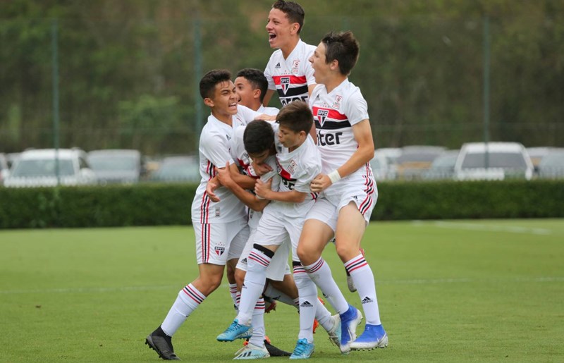 São Paulo vence e garante vaga na semifinal do Paulistão 2022