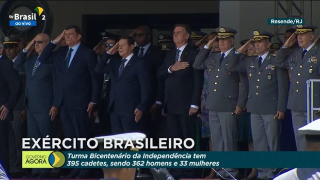 Sem discursar, Bolsonaro vai a primeiro evento público após as eleições