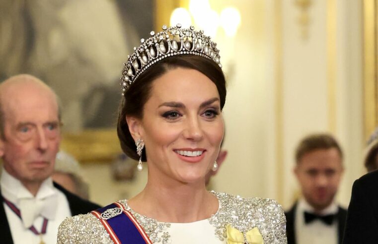 Tiara de Kate Middleton presta homenagem à princesa Diana