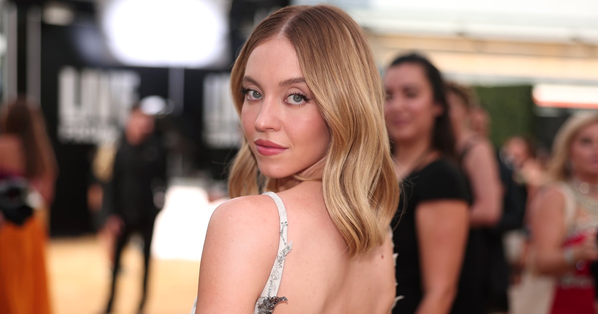 Vestido azul arrastão de Sydney Sweeney para evento de beleza Armani