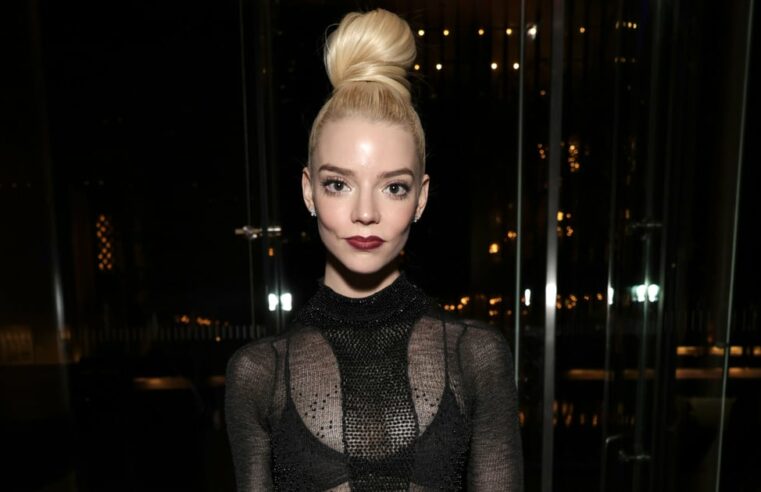 Vestido de tricô preto transparente de Anya Taylor-Joy na The Menu Party