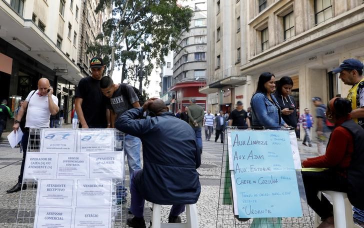 renda média de trabalhador branco é 75,7% maior que de pretos Por Agência Brasil